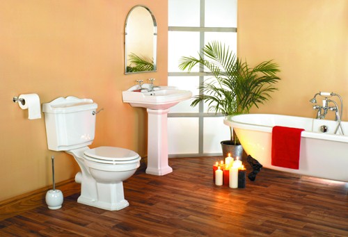 Additional image for Traditional four piece bathroom suite with 1 faucet hole basin.