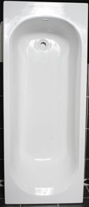 Thames White acrylic bath. 1700 x 700mm. Legs included. No Faucet holes.